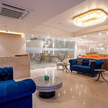 Hotel Ginger Palace Delhi Airport Нью-Дели Экстерьер фото