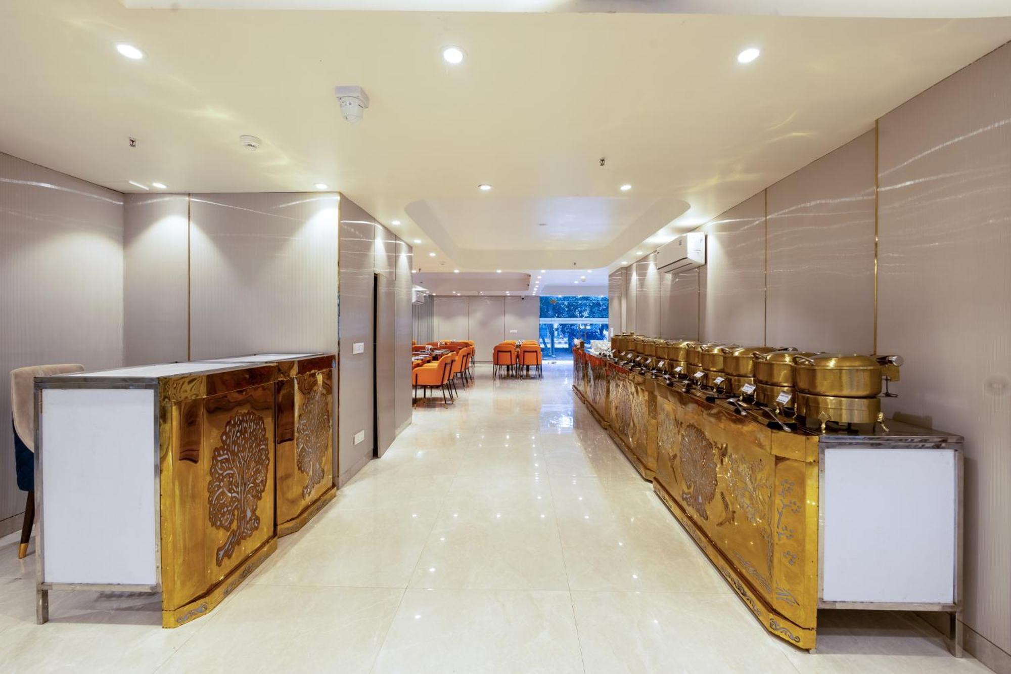 Hotel Ginger Palace Delhi Airport Нью-Дели Экстерьер фото