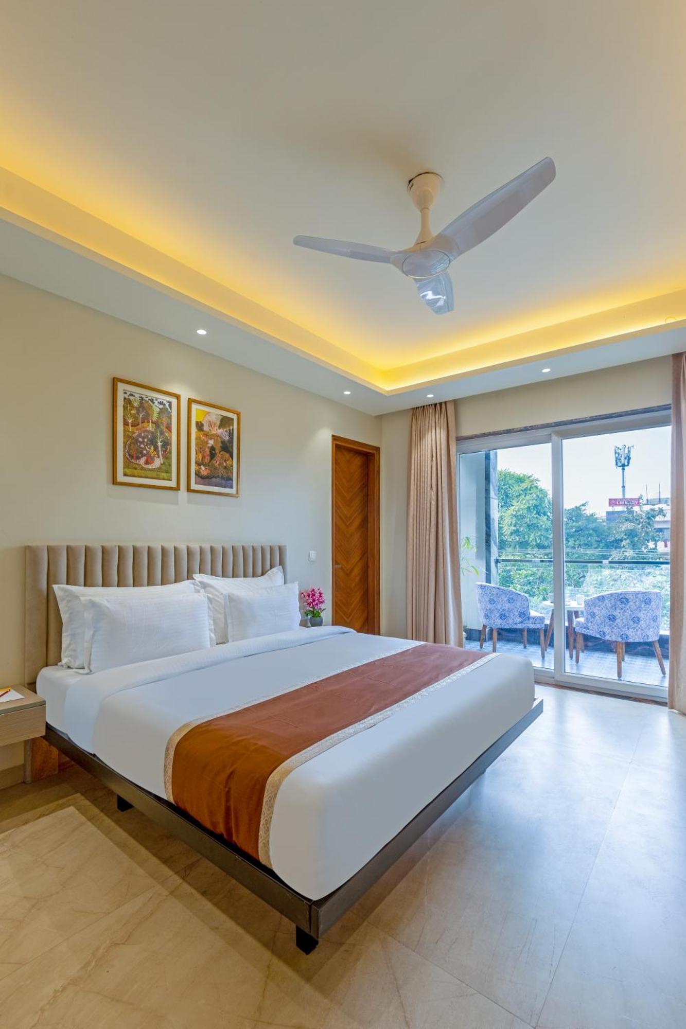 Hotel Ginger Palace Delhi Airport Нью-Дели Экстерьер фото