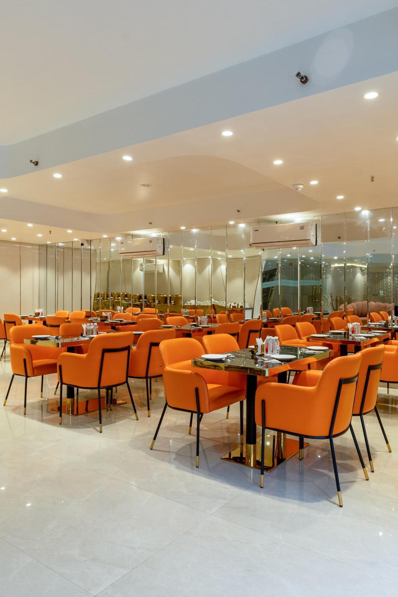Hotel Ginger Palace Delhi Airport Нью-Дели Экстерьер фото