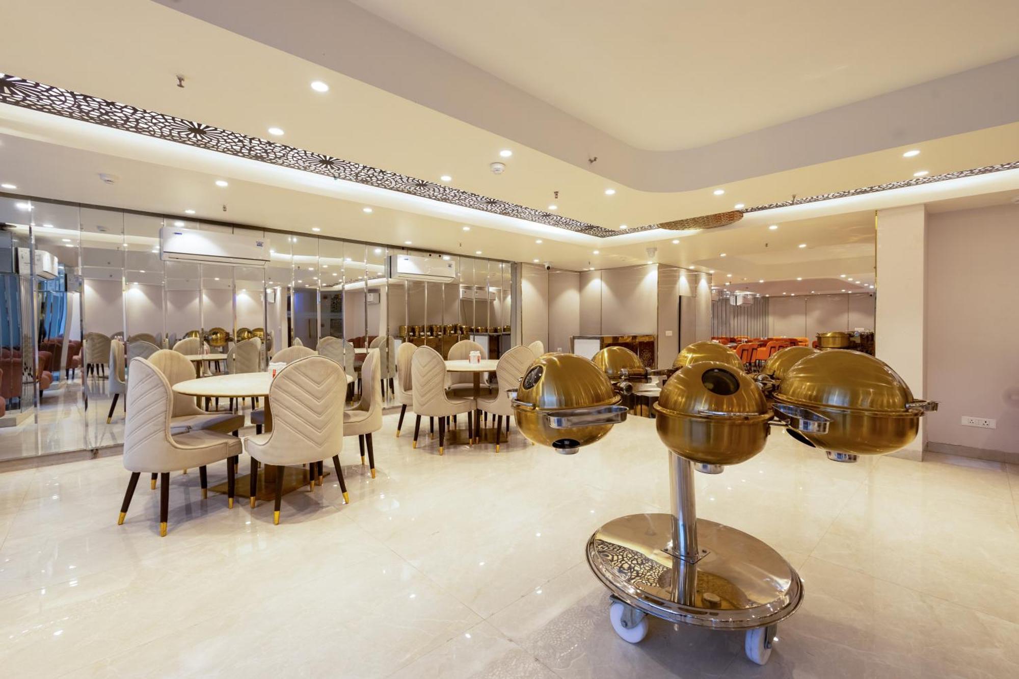 Hotel Ginger Palace Delhi Airport Нью-Дели Экстерьер фото