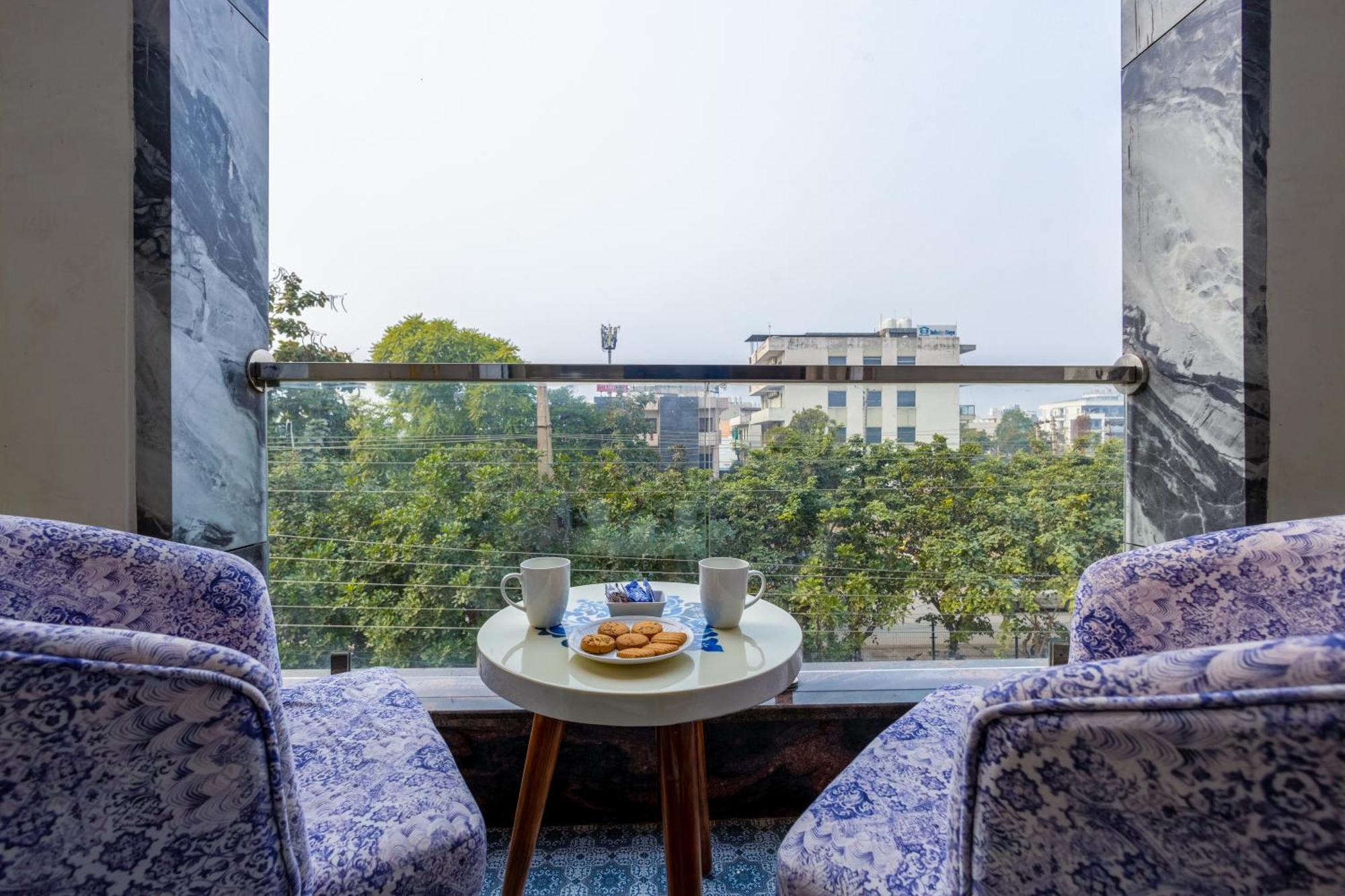 Hotel Ginger Palace Delhi Airport Нью-Дели Экстерьер фото